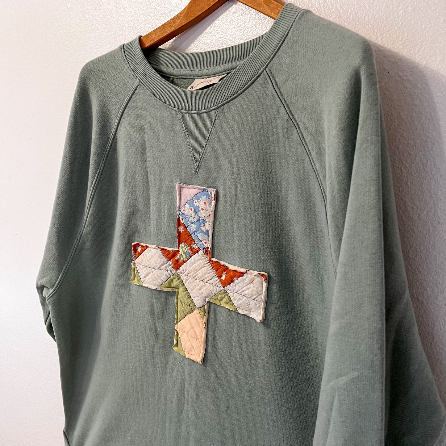 Reclaimed Quilt Cross Sweatshirt Size XXL